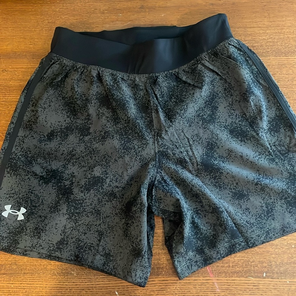 black under armor athletic shorts!